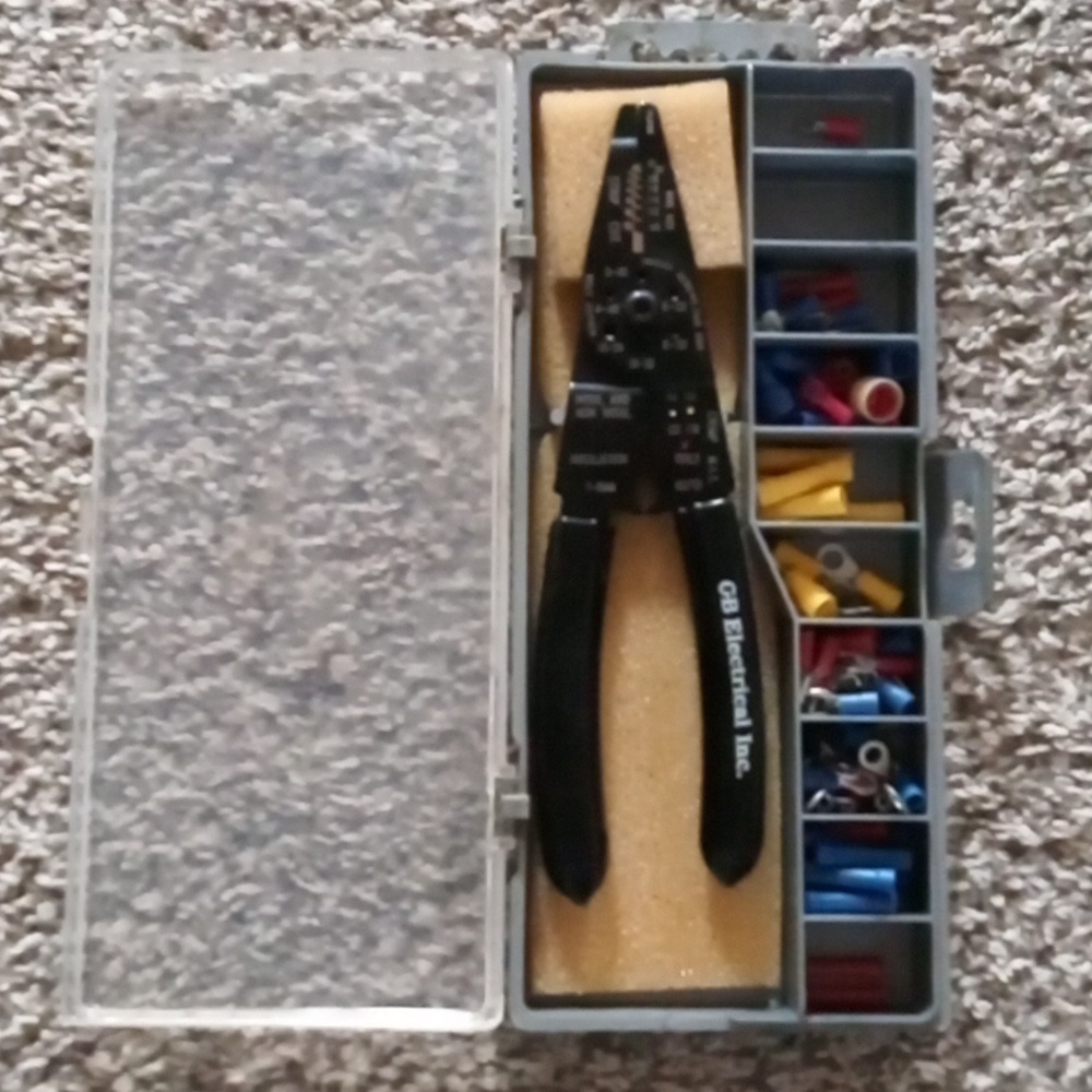 GB electrical wire strippers/multitool and connector set (NWOT)